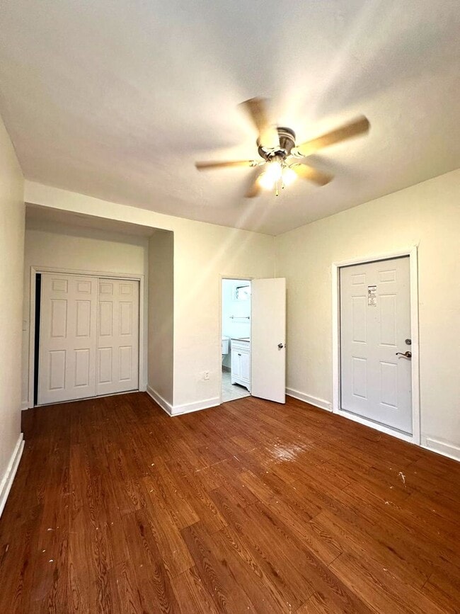 Building Photo - Huge 3 Bed House For Rent