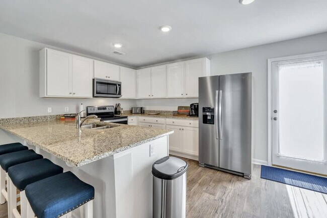 Building Photo - 321 Dogwood Cir