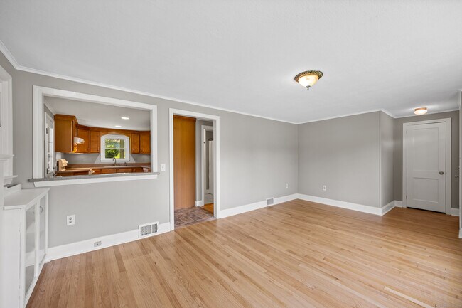 Building Photo - 27 Lathrop Dr