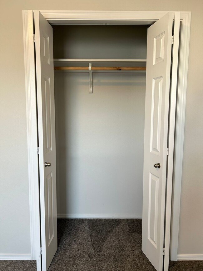 Building Photo - Discover Tranquil Living at Ariposa Park: 4BR, 2.5BA Home