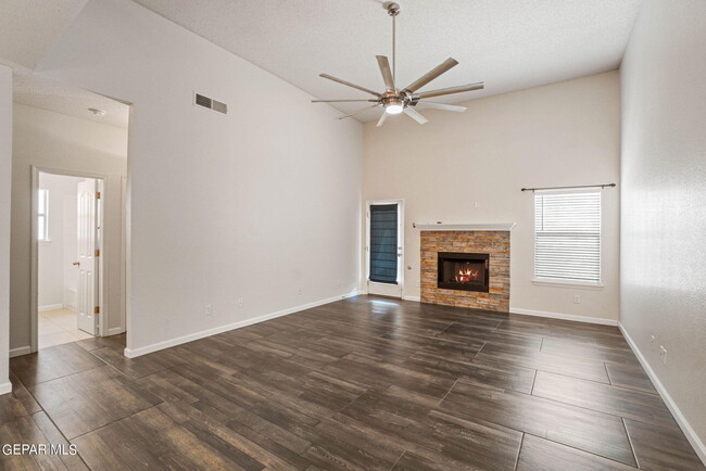 Building Photo - 6753 Parque Del Sol Dr