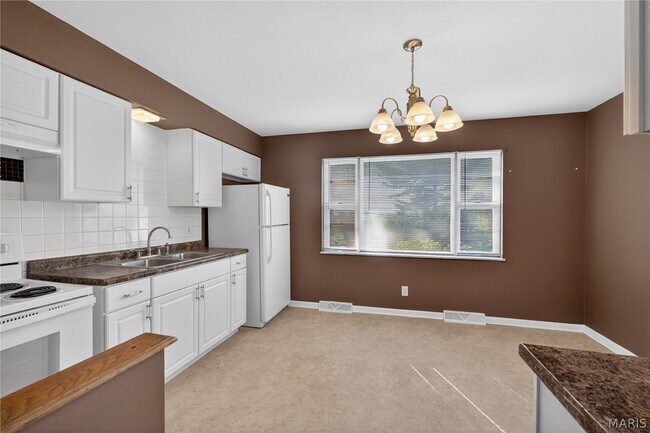 Building Photo - 21 Fern Ridge Ave