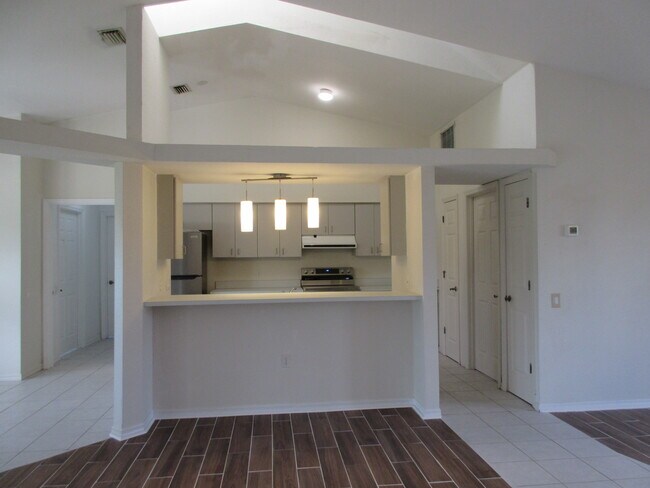 Building Photo - 463 Gallegos St