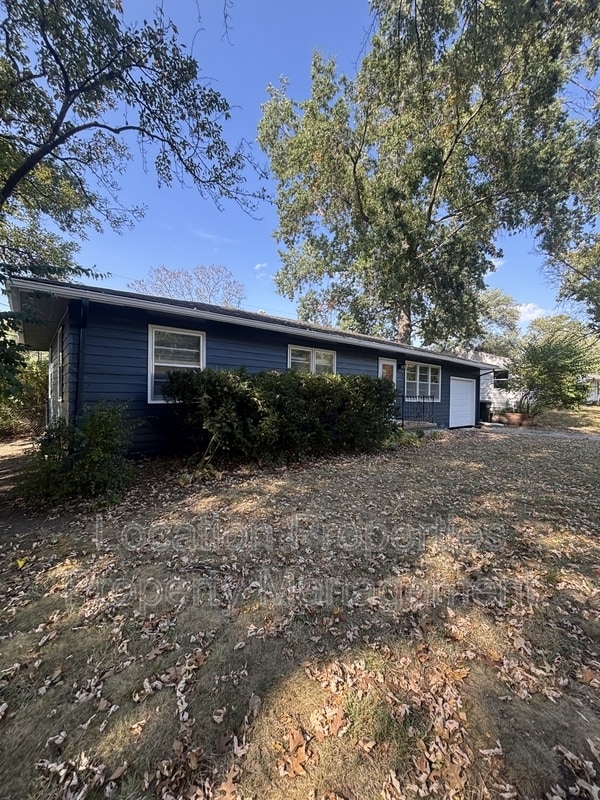 Building Photo - 2127 Mitchell St