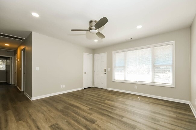 Building Photo - 3 bed / 2 bath ~ West Ashley Area, Move-in...