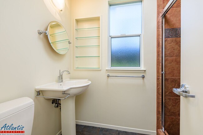 Building Photo - Gorgeous Eichler Home | Desirable Location