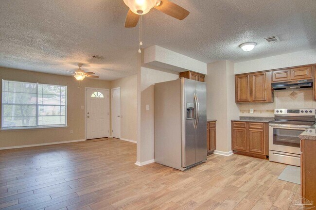 Building Photo - 386 Quigley Rd