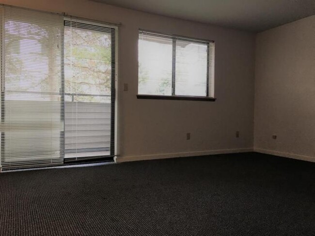 Building Photo - 2 bedroom in Seattle WA 98115