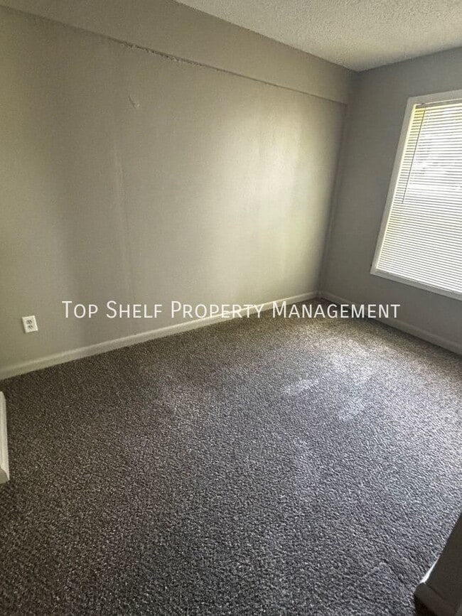 Building Photo - 7507 SW 12th St