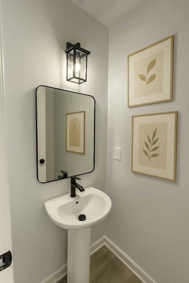 Building Photo - 15565 Kurt Dr