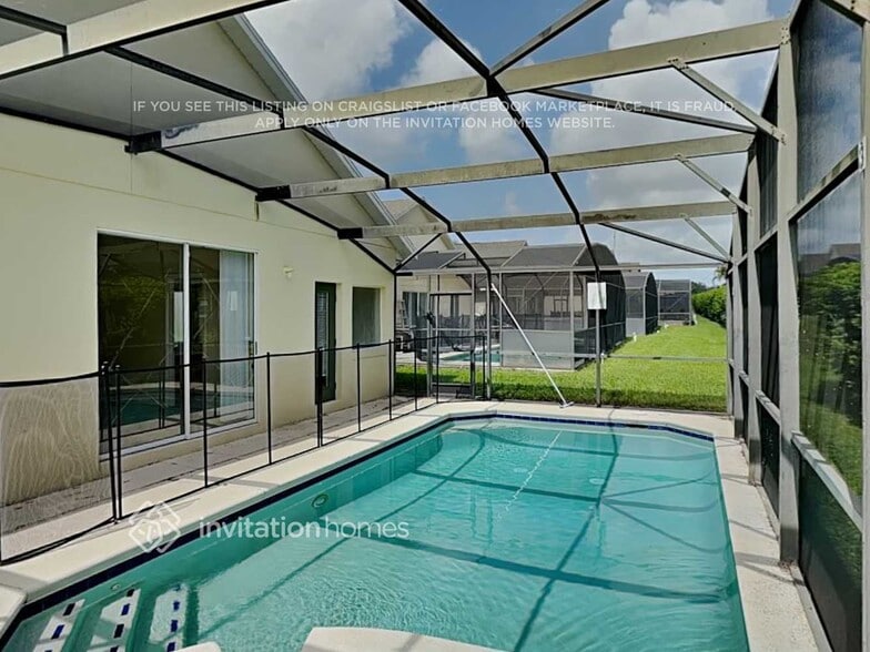 Building Photo - 16725 Rolling Green Dr