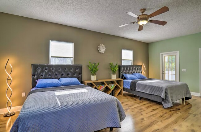 Building Photo - 2181 Poinciana Dr