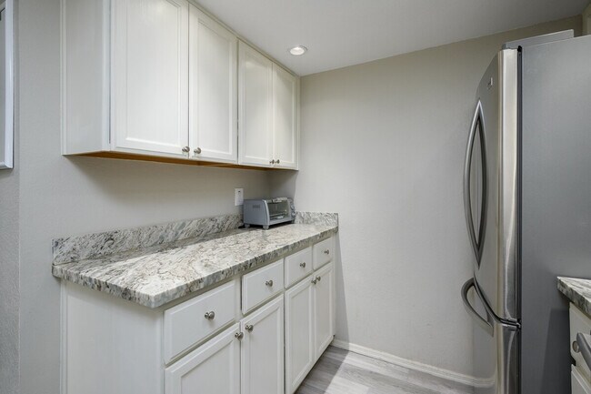 Building Photo - 4850 E Desert Cove Ave