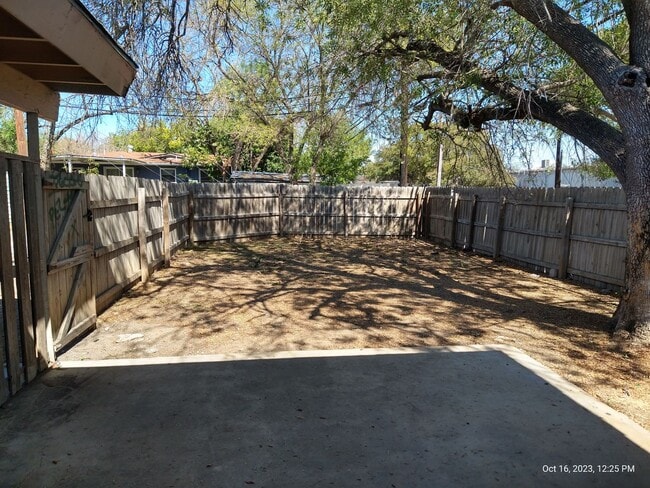 Building Photo - 359 Waxwood Ln