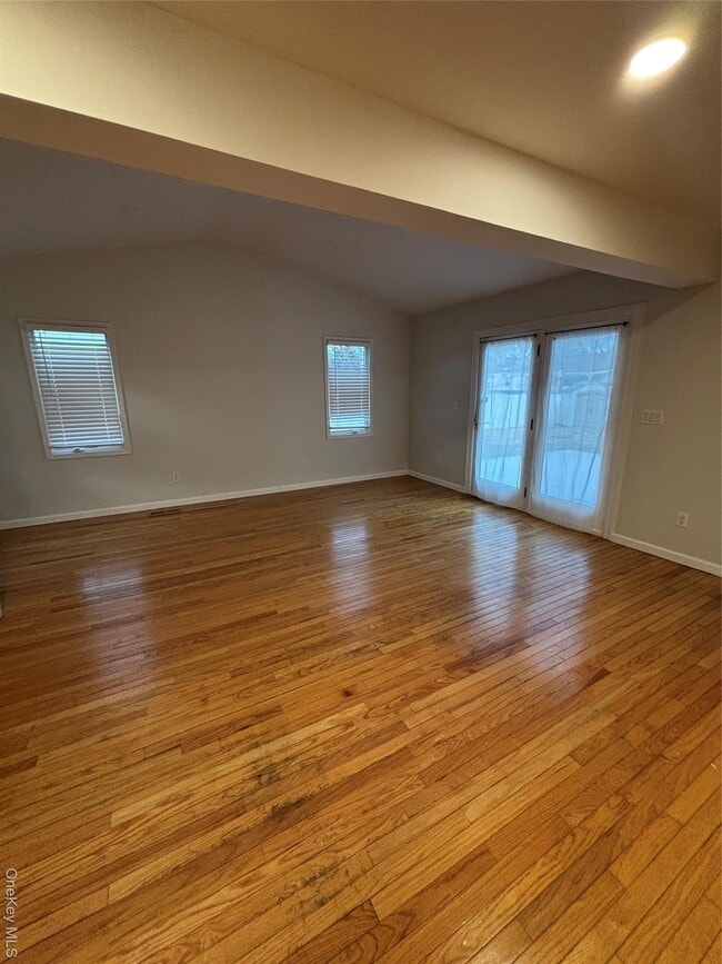 Building Photo - 23 W Court Dr