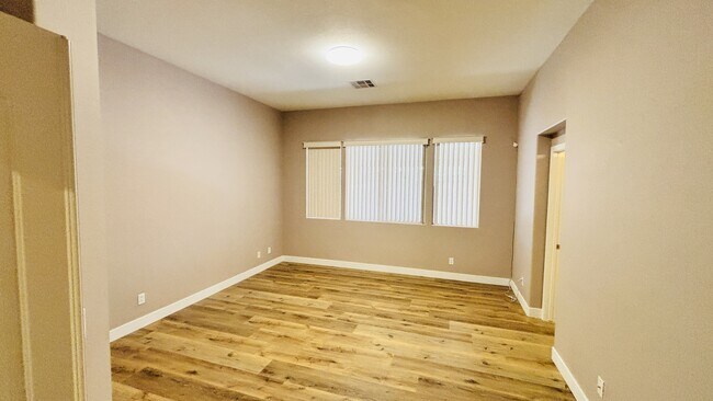 Building Photo - 917 Coldwater Falls Way