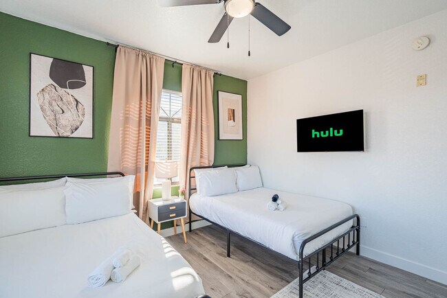 Building Photo - 2155 S 55th St