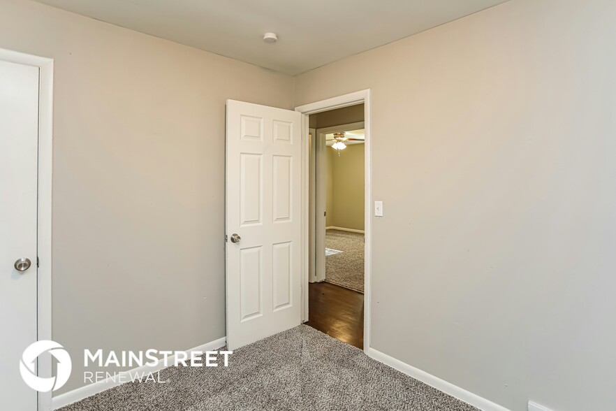 Building Photo - 7308 Maywood Ave