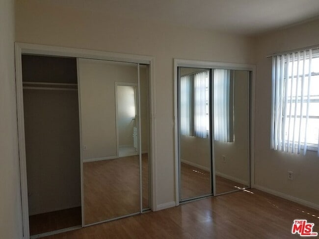 Building Photo - 615 N Rossmore Ave