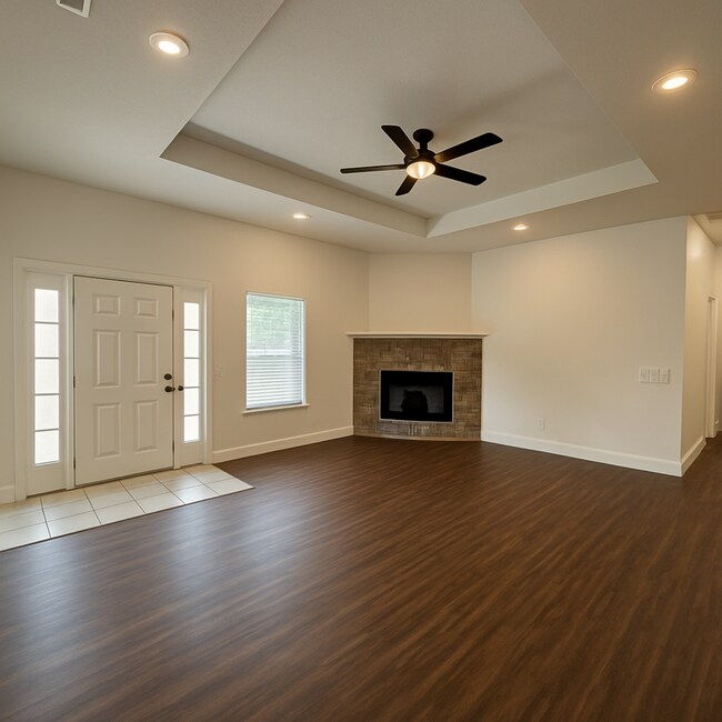 Building Photo - 985 N Daisy Ln