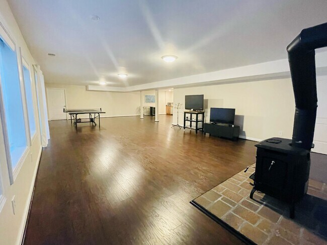 Huge living dining space - 2216 Laurel Ridge Rd