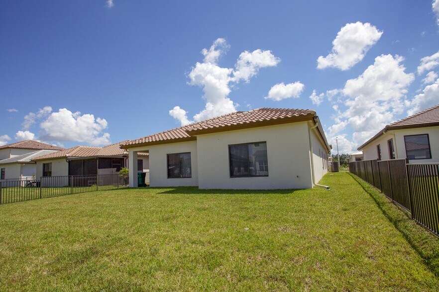 Building Photo - 4864 Gambero Way