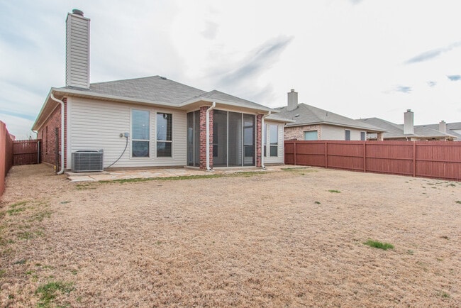 Building Photo - 3220 Hornbeam St