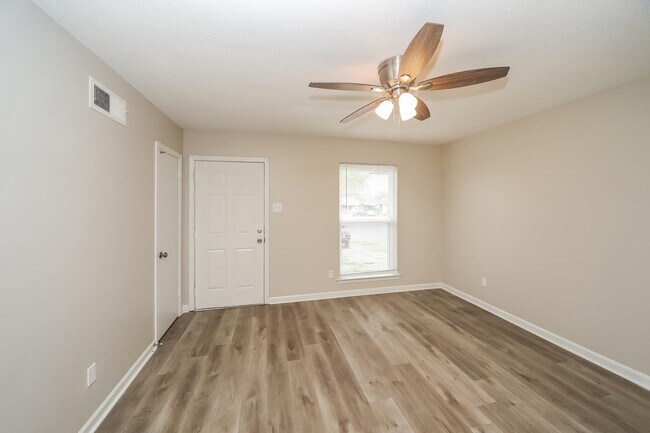 Building Photo - 4940 Clearbrook Cove