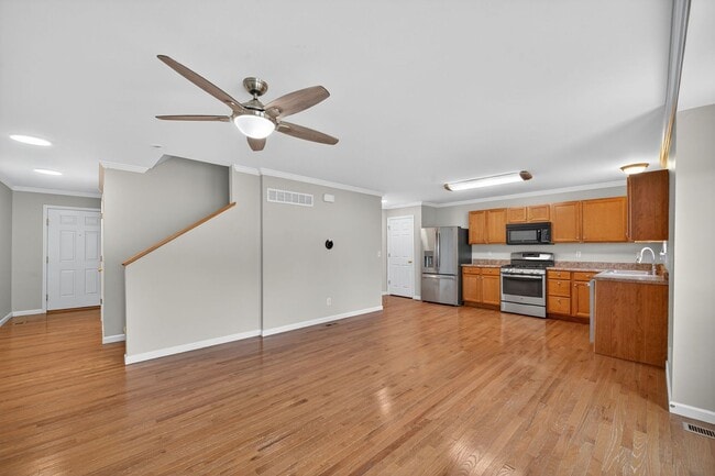 Building Photo - Charming 3-bedroom, 2-bath townhouse