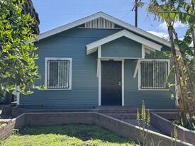 Building Photo - 534 E 19th St