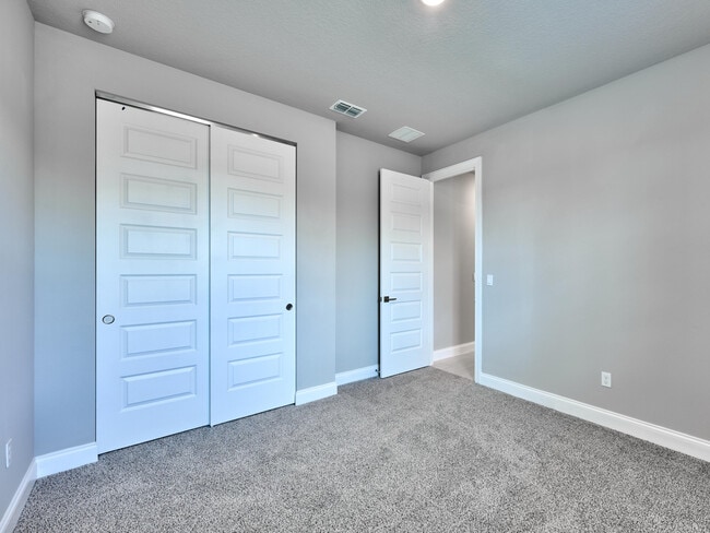 Building Photo - 8960 Dahlia Cir