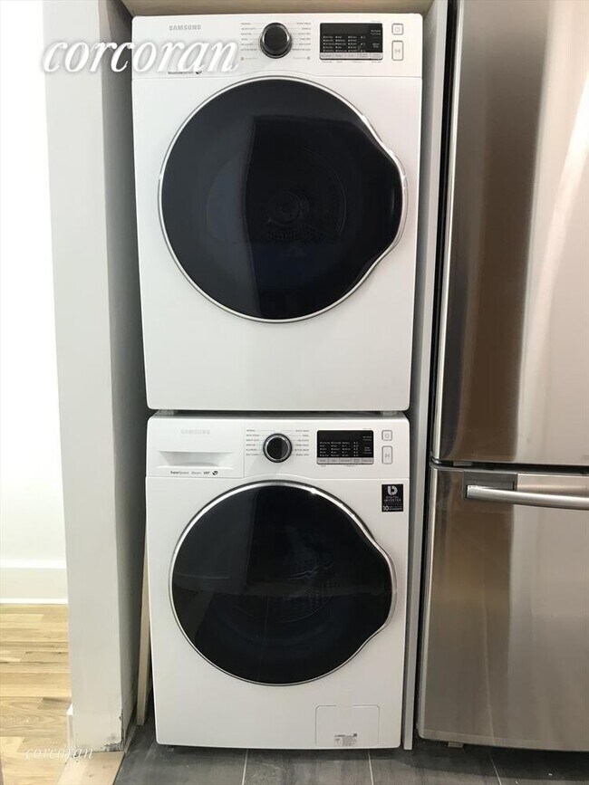 Building Photo - 438 Lewis Ave