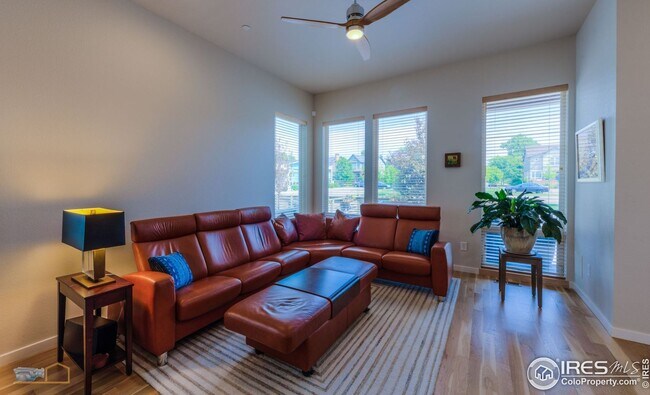 Building Photo - Discover this 3-bedroom, 2.5-bath townhome in Louisville!