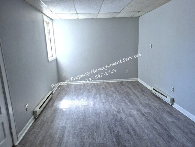 Building Photo - 542 Midland Ave