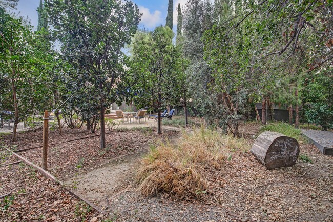 Building Photo - 16943 Hartland St