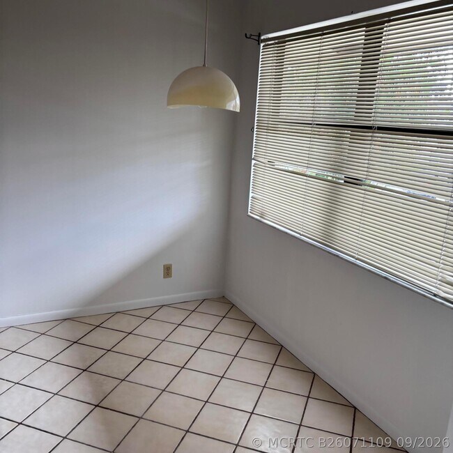 Building Photo - 7641 Tahiti Ln
