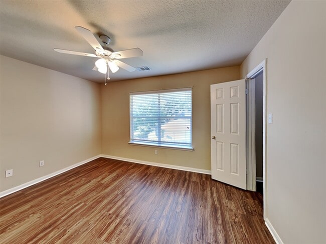 Building Photo - 13143 Mills River St