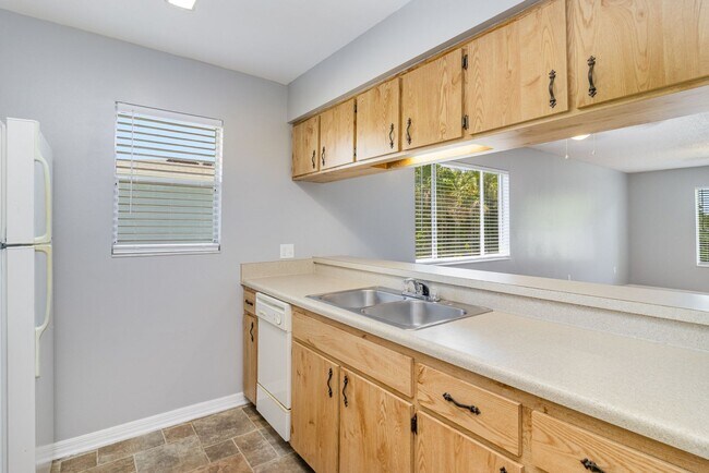 Building Photo - 2290-2296 Fox Hollow Dr.