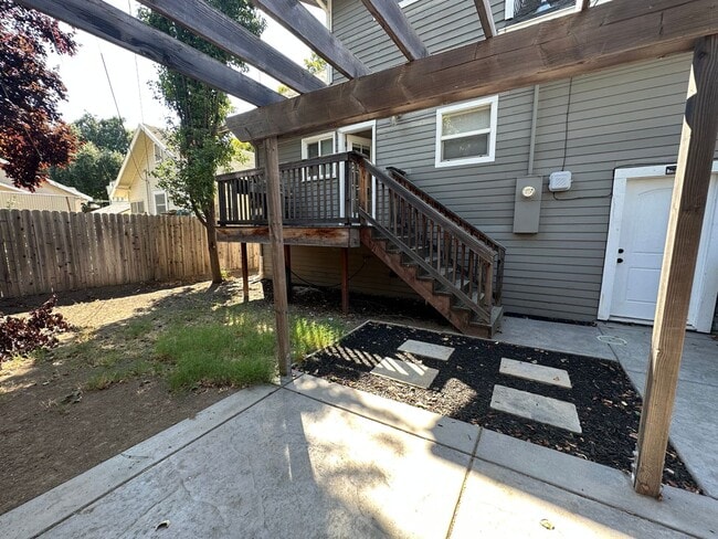Building Photo - Beautifully Renovated 5 Bedroom Midtown Home