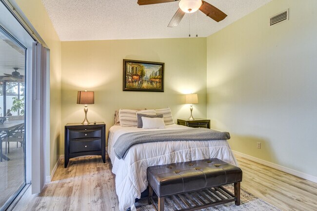 Building Photo - 2843 Meadow Wood Dr