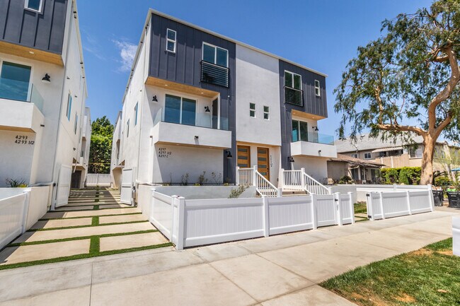 Building Photo - 4293 Tujunga Ave
