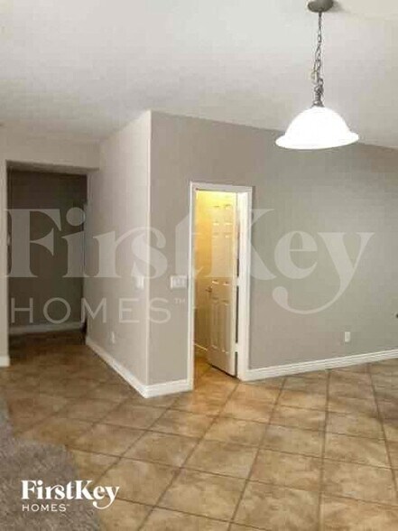 Building Photo - 5737 W Pedro Ln