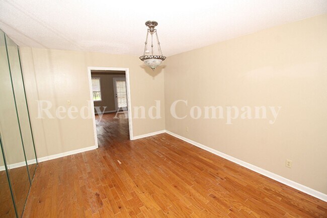 Building Photo - 3685 Bryn Mawr Dr