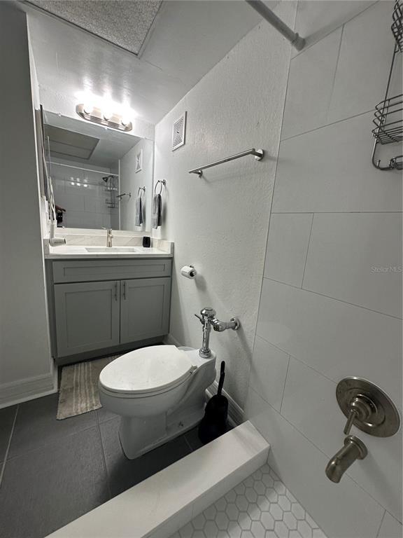 Building Photo - 6161 Gulf Winds Dr
