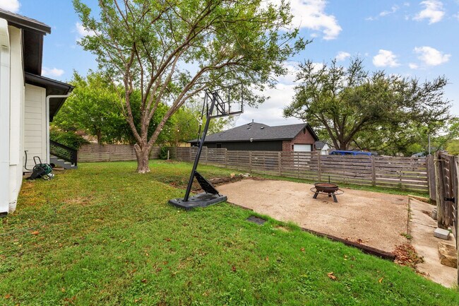 Building Photo - 4901 Howden Cir