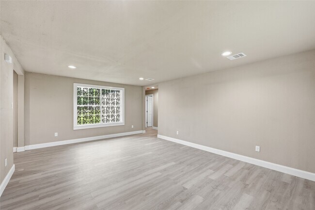 Building Photo - 3930 Hartel St