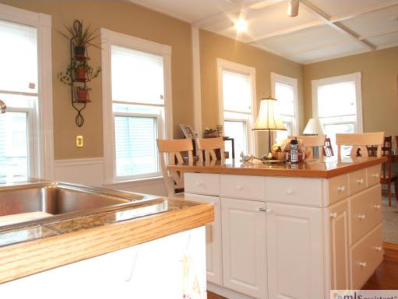 Building Photo - 30 Manning St