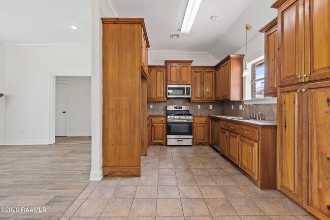 Building Photo - 206 Oak Hill Ln