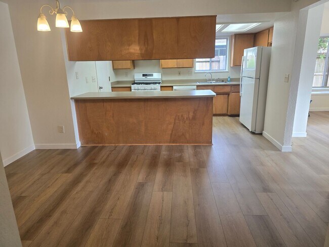 Building Photo - 3 bed 2 bath Single Home for Rent in Grant...