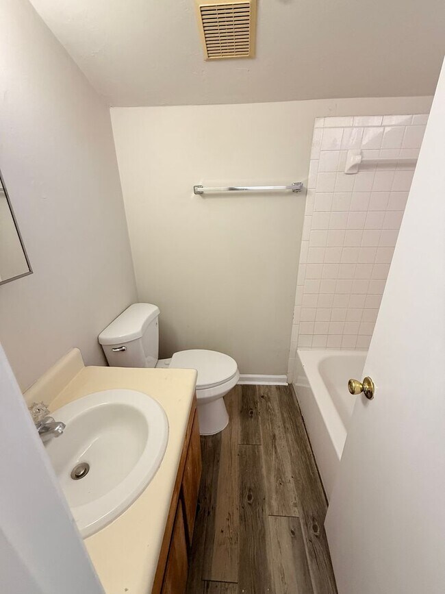 Building Photo - 1319 Airport Dr